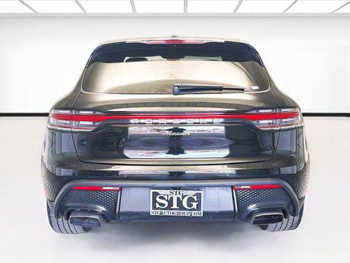 2022 Porsche Macan Base