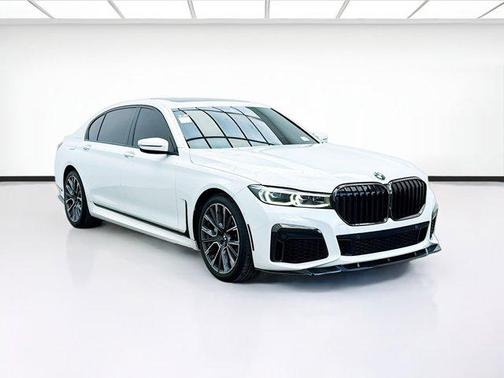 2022 BMW 740 i
