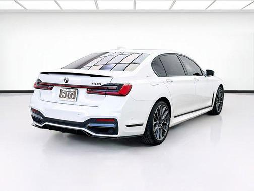 2022 BMW 740 i