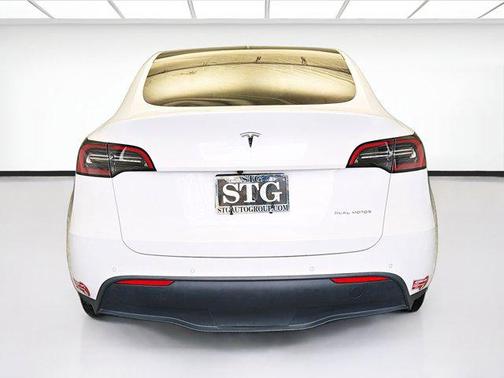 2022 Tesla Model Y Long Range Dual Motor All-Wheel Drive