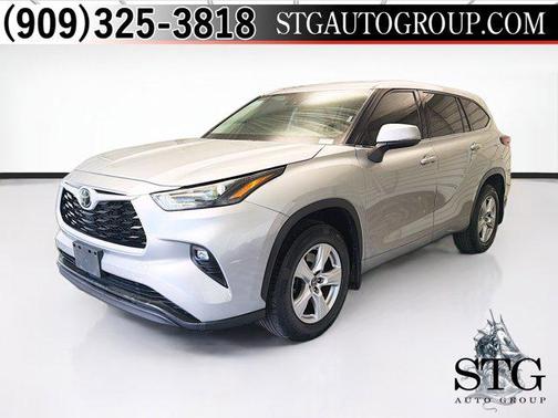 Midnight Black Metallic 2022 Toyota Highlander LE