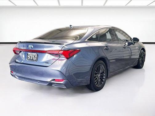 2020 Toyota Avalon Hybrid XSE