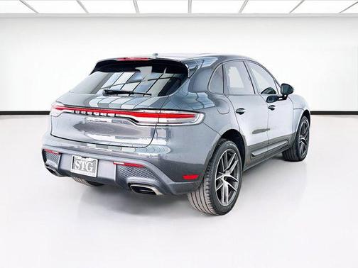 Volcano Grey Metallic 2022 Porsche Macan Macan