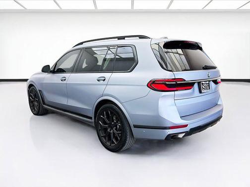 Black Sapphire Metallic 2023 BMW X7 xDrive40i