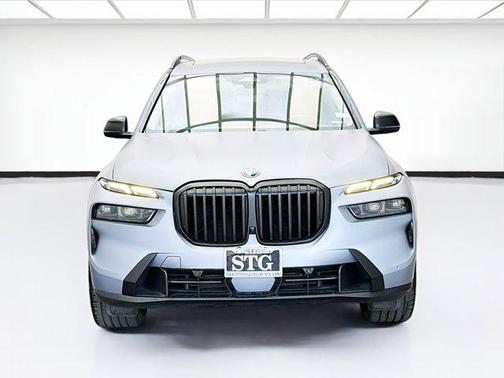 Black Sapphire Metallic 2023 BMW X7 xDrive40i