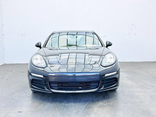 2015 Porsche Panamera 4