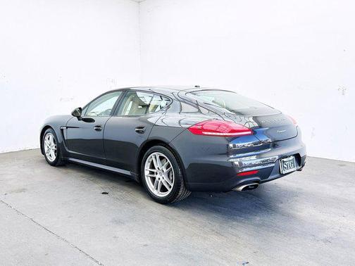 2015 Porsche Panamera 4