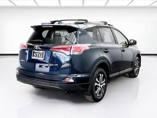 Aqua 2018 Toyota RAV4 LE