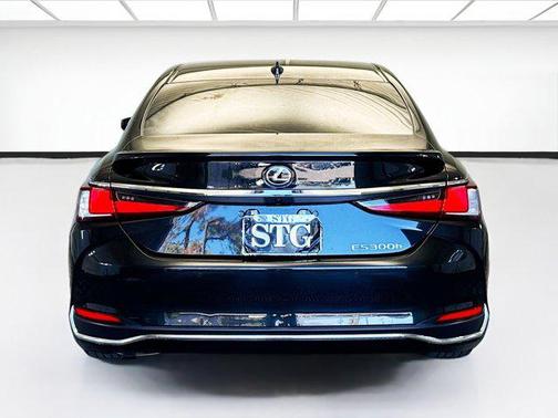 2023 Lexus ES 300h Base