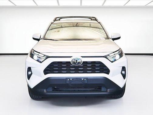 Blizzard Pearl 2022 Toyota RAV4 XLE Premium