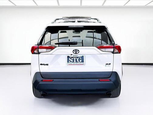 Ice Cap 2025 Toyota RAV4 Hybrid XLE
