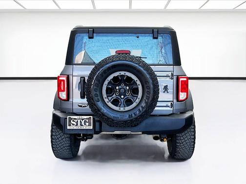 Carbonized Gray Metallic 2023 Ford Bronco Base w/Sasquatch Package