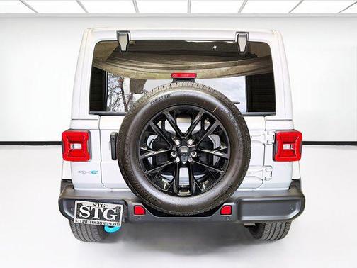 Silver Zynith Clearcoat 2024 Jeep Wrangler 4xe Sahara