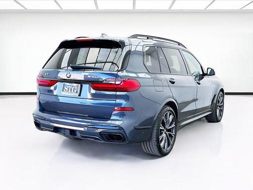 2022 BMW X7 M50i