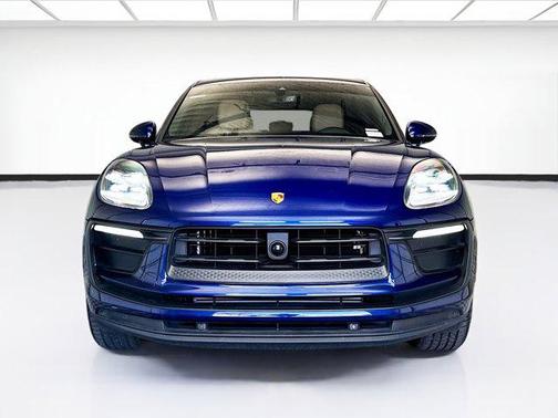 Gentian Blue Metallic 2024 Porsche Macan Macan