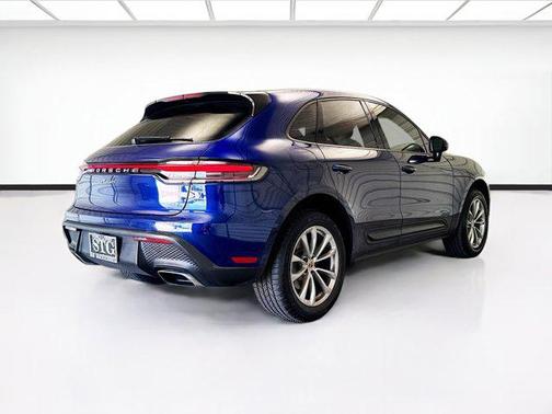 Gentian Blue Metallic 2024 Porsche Macan Macan