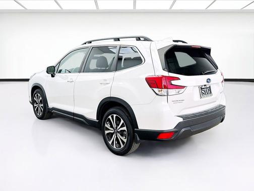 Crystal White Pearl 2022 Subaru Forester Limited