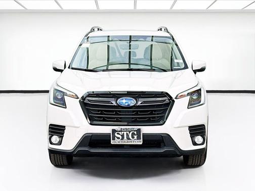 Crystal White Pearl 2022 Subaru Forester Limited