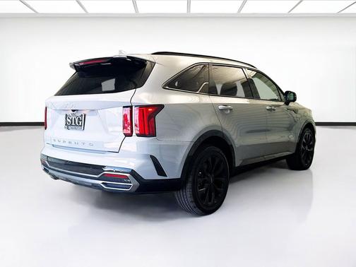 Wolf Gray 2022 Kia Sorento SX
