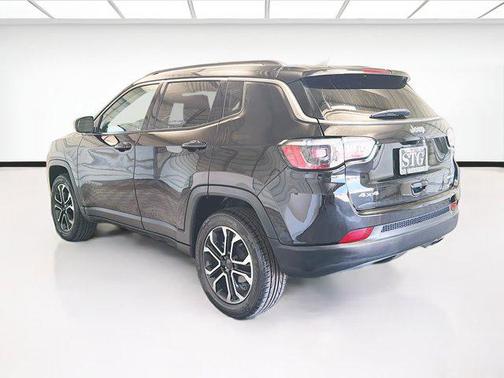 Diamond Black Crystal Pearlcoat 2022 Jeep Compass Limited