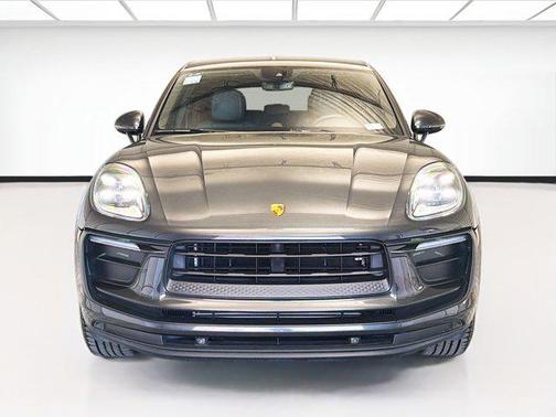 Volcano Grey Metallic 2022 Porsche Macan Macan