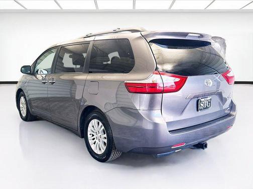 2017 Toyota Sienna XLE