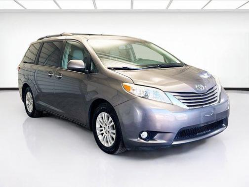 2017 Toyota Sienna XLE