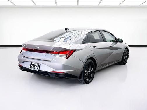 Fluid Metal 2023 Hyundai ELANTRA SEL