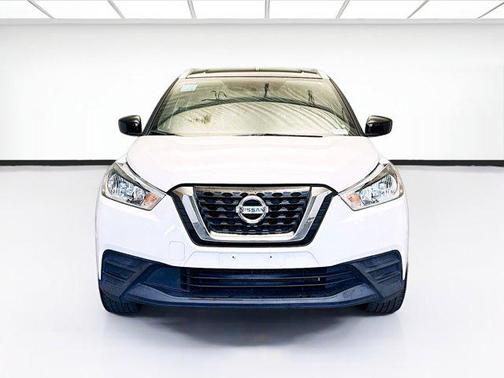 Aspen White/Super Black 2019 Nissan Kicks SV