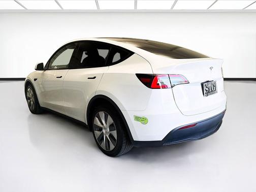 Pearl White 2023 Tesla Model Y Long Range Dual Motor All-Wheel Drive