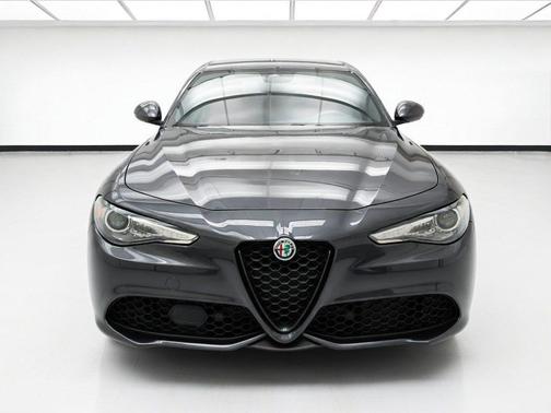 Vesuvio Gray Metallic 2023 Alfa Romeo Giulia Veloce RWD