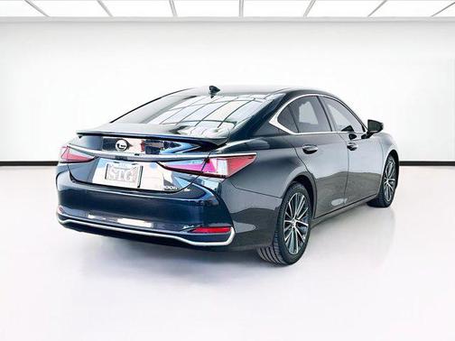 2025 Lexus ES 300h Premium