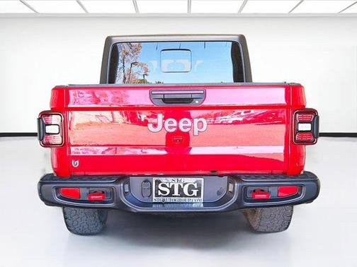 Firecracker Red Clearcoat 2021 Jeep Gladiator Rubicon