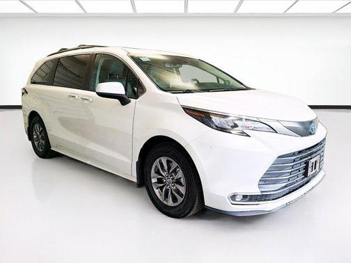 Wind Chill Pearl 2024 Toyota Sienna XLE