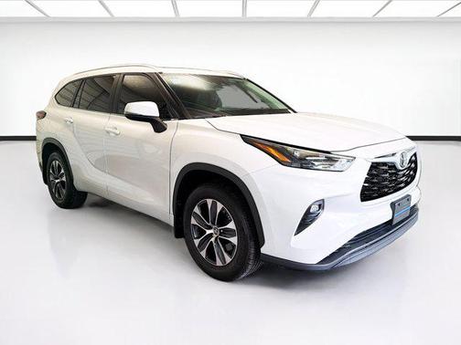 Wind Chill Pearl 2024 Toyota Highlander XLE