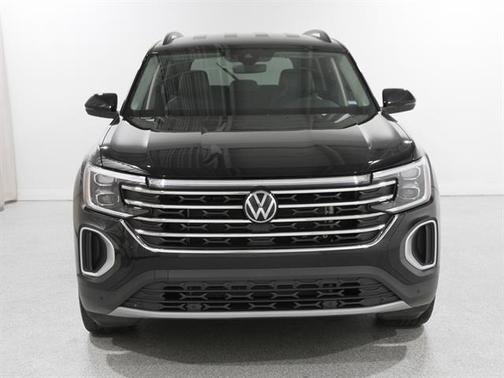 2025 Volkswagen Atlas 2.0T SE w/Technology 4MOTION