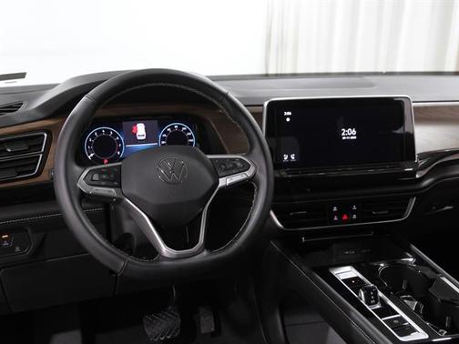 2025 Volkswagen Atlas 2.0T SE w/Technology 4MOTION