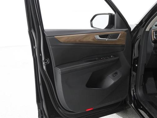2025 Volkswagen Atlas 2.0T SE w/Technology 4MOTION