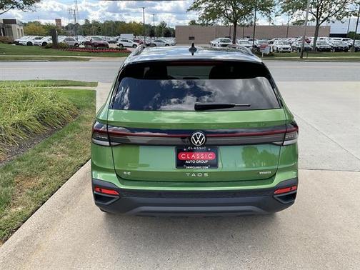 2025 Volkswagen Taos 1.5T SE Black