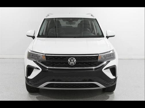 Pure White 2023 Volkswagen Taos 1.5T SE