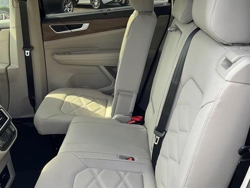 2026 Volkswagen Atlas 2.0T SE w/Technology 4MOTION