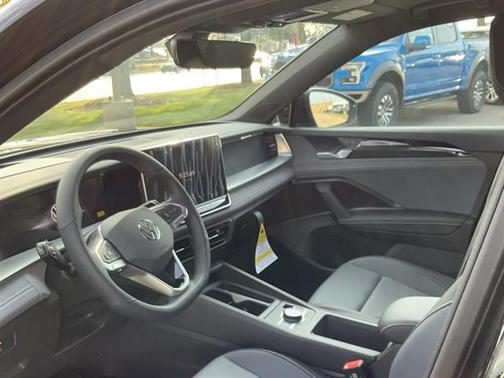 2025 Volkswagen Tiguan 2.0T SE R-Line Black