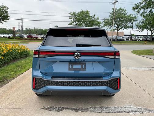2025 Volkswagen Tiguan 2.0T SE R-Line Black 4MOTION