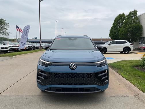 2025 Volkswagen Tiguan 2.0T SE R-Line Black 4MOTION