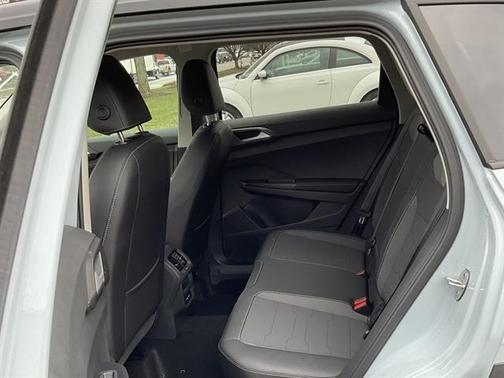 2026 Volkswagen Taos SE Black