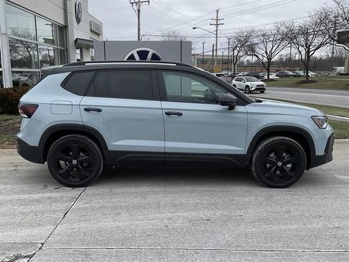 2026 Volkswagen Taos SE Black