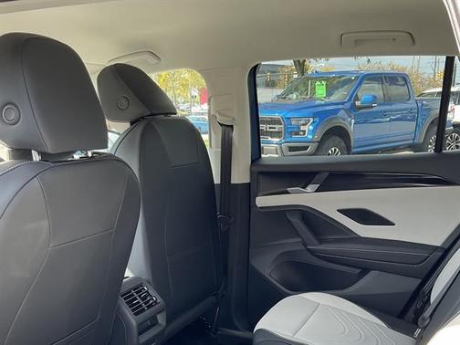 2025 Volkswagen Tiguan 2.0T SE 4MOTION
