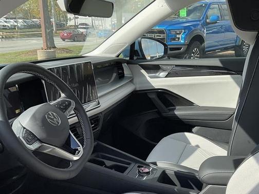 2025 Volkswagen Tiguan 2.0T SE 4MOTION