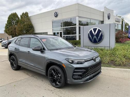 2025 Volkswagen Tiguan 2.0T SE R-Line Black 4MOTION