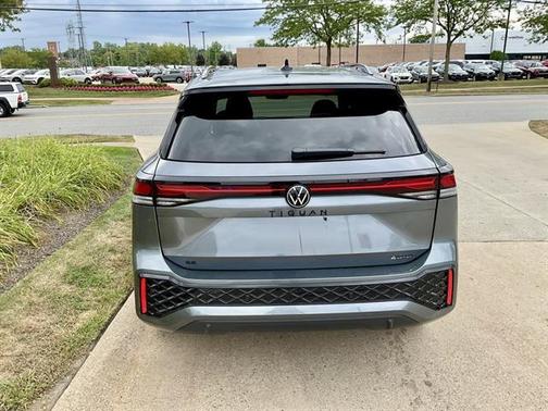 2025 Volkswagen Tiguan 2.0T SE R-Line Black 4MOTION